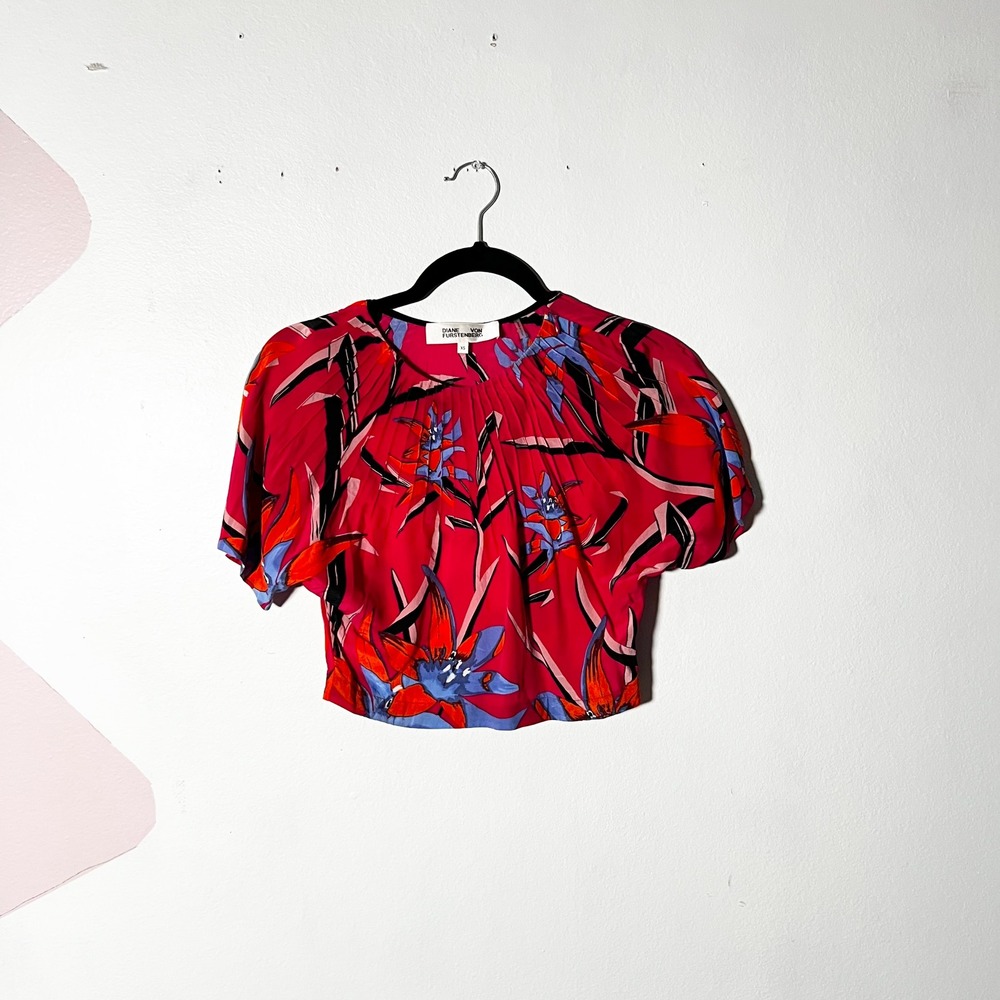 Diane von Furstenberg 100% Silk Top Womens XS Red Floral Luxury